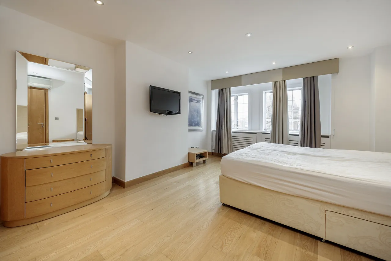 Brompton Road, London, SW3, photo 2