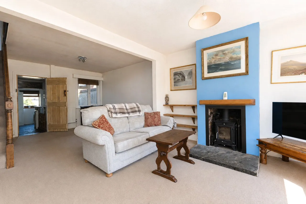 Beacon Hill Road, Hindhead, GU26, photo 3