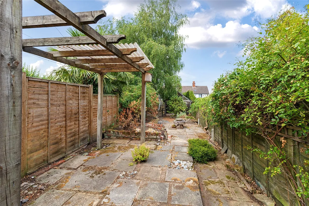Beacon Hill Road, Hindhead, GU26, photo 6