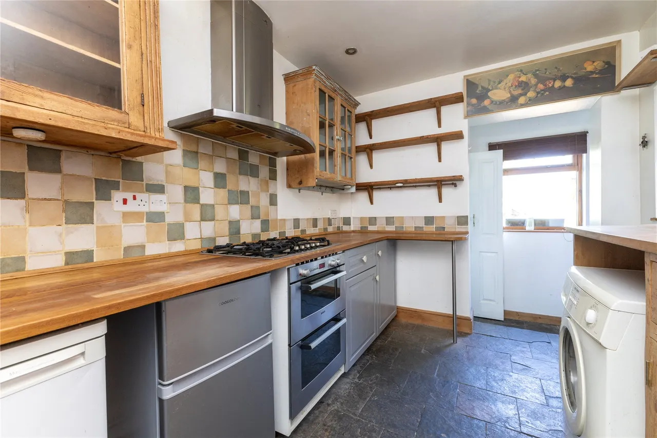 Beacon Hill Road, Hindhead, GU26, photo 4