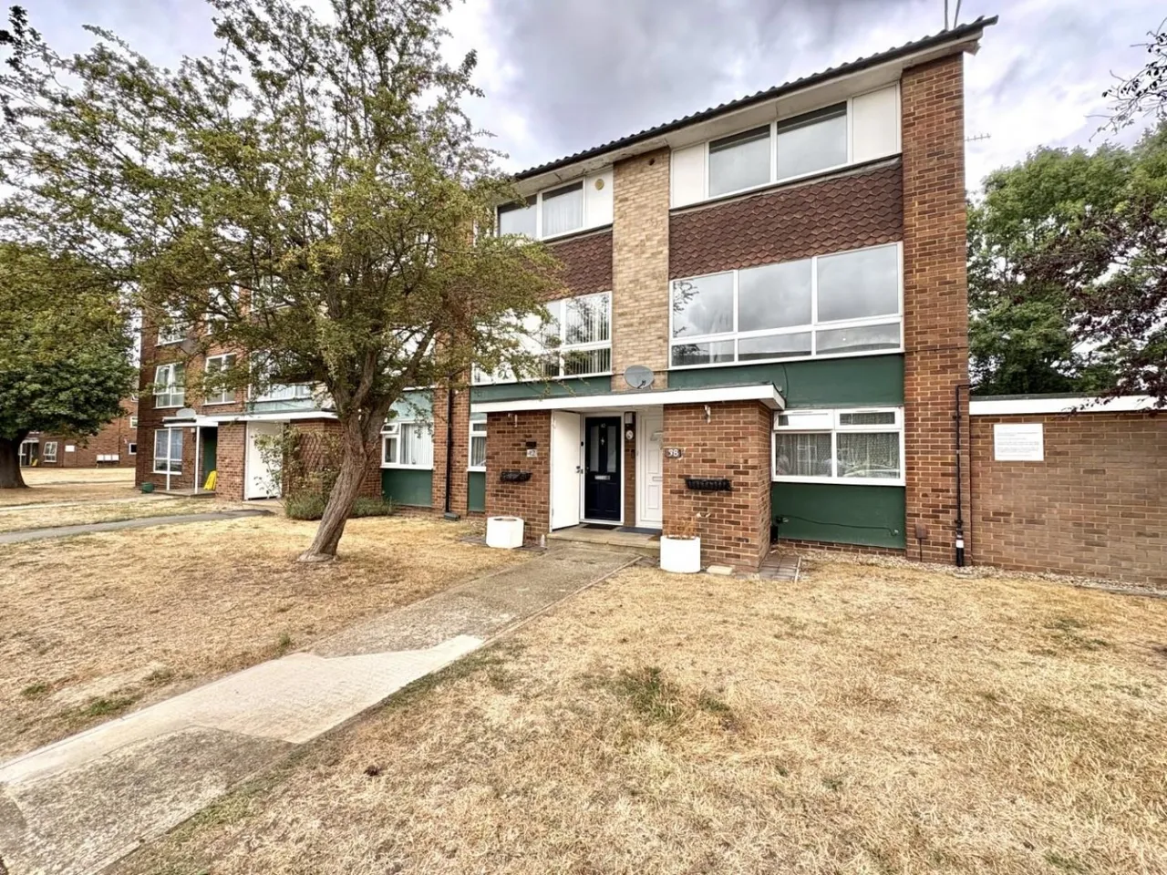 2 bed flat to rent — Compton Road, Hayes, UB3 2AZ
