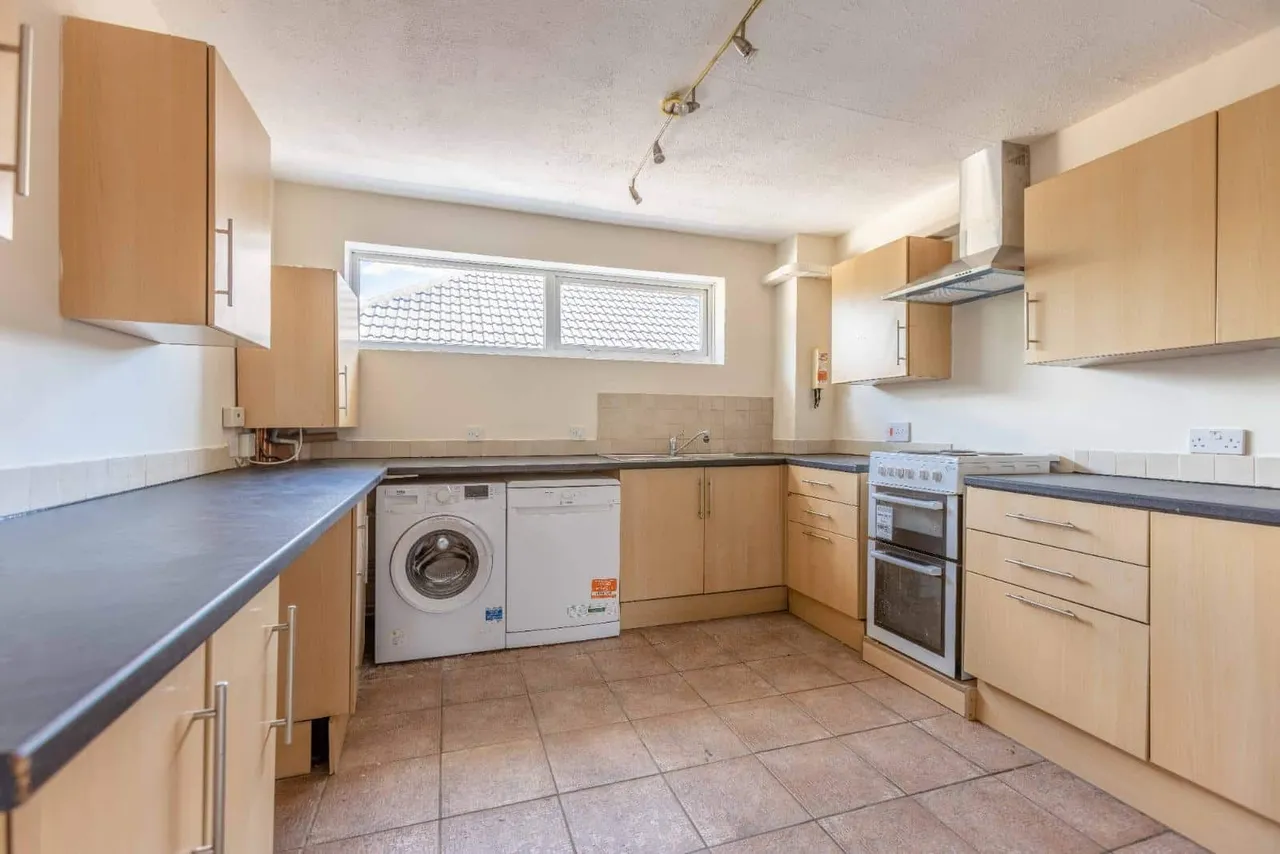 Dedworth Road, Windsor, SL4 4LG, photo 2