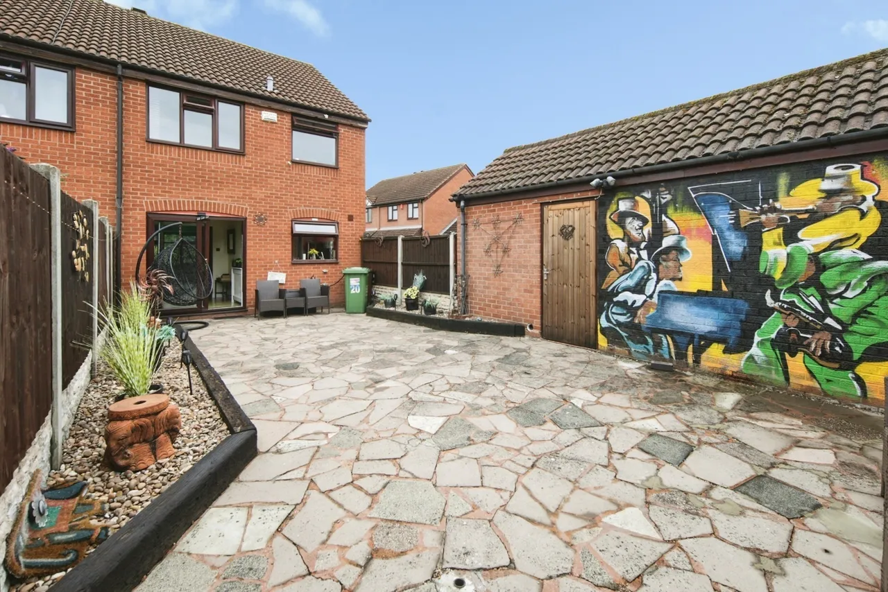 Lambourne Grove, Fordbridge, Birmingham, B37, photo 13