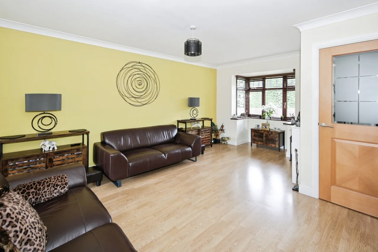 Lambourne Grove, Fordbridge, Birmingham, B37, photo 2