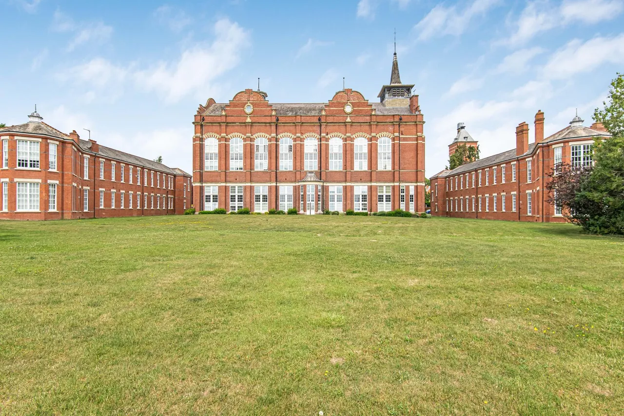 Beningfield Drive, London Colney, AL2, photo 14