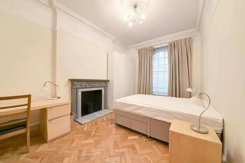 Regent Square, London, photo 2
