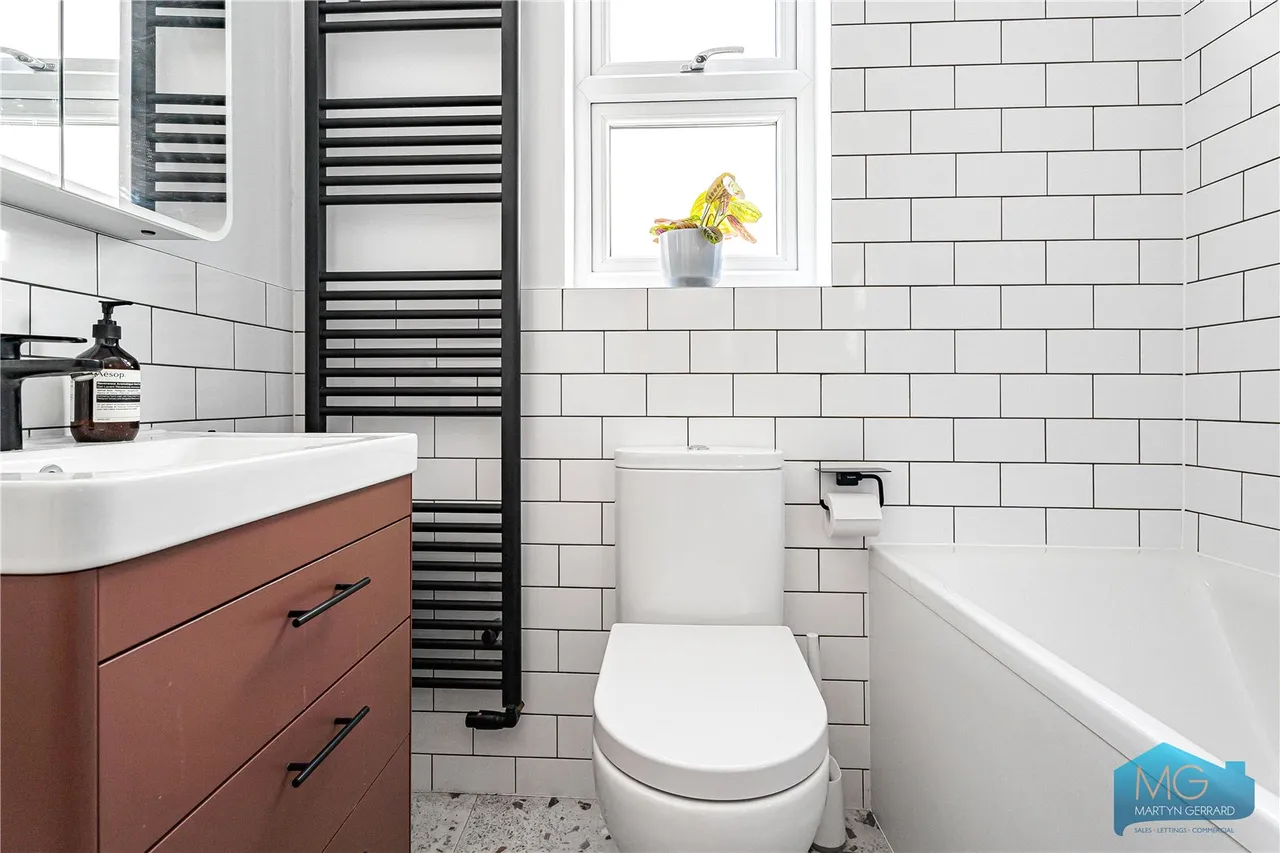 Evesham Road, London, N11, photo 13
