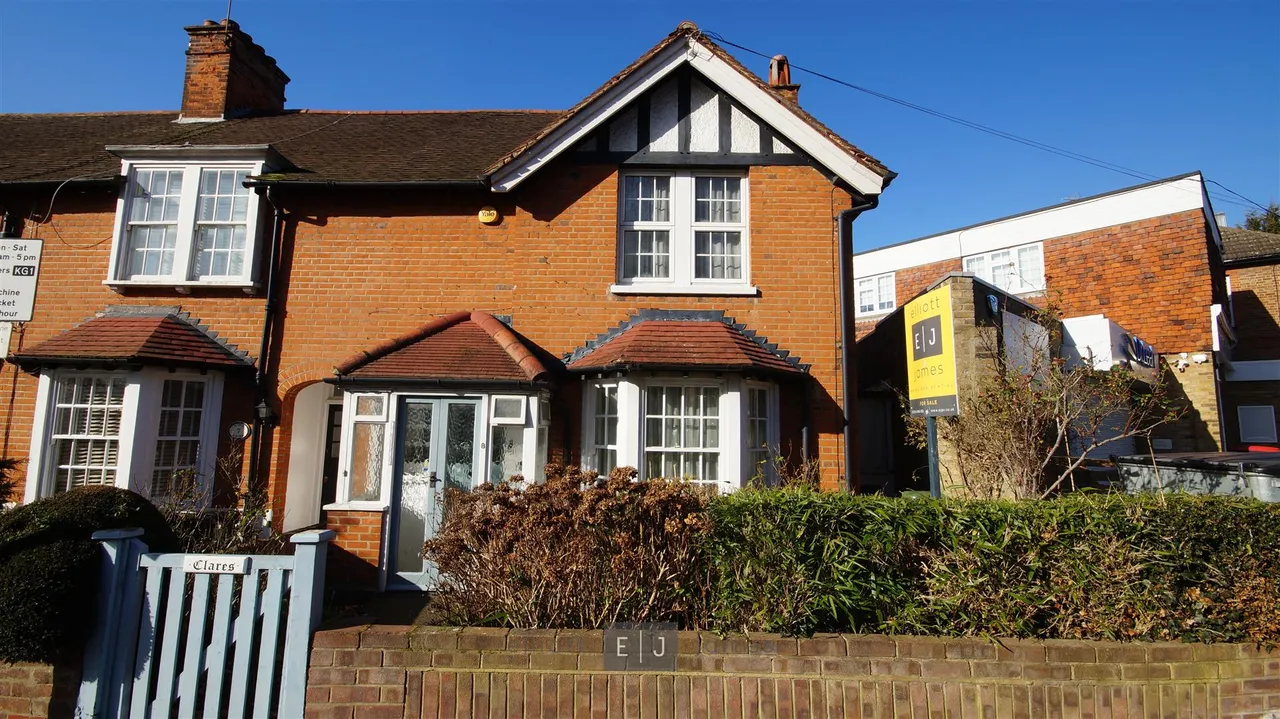 2 bed house for sale — Kings Green, Loughton