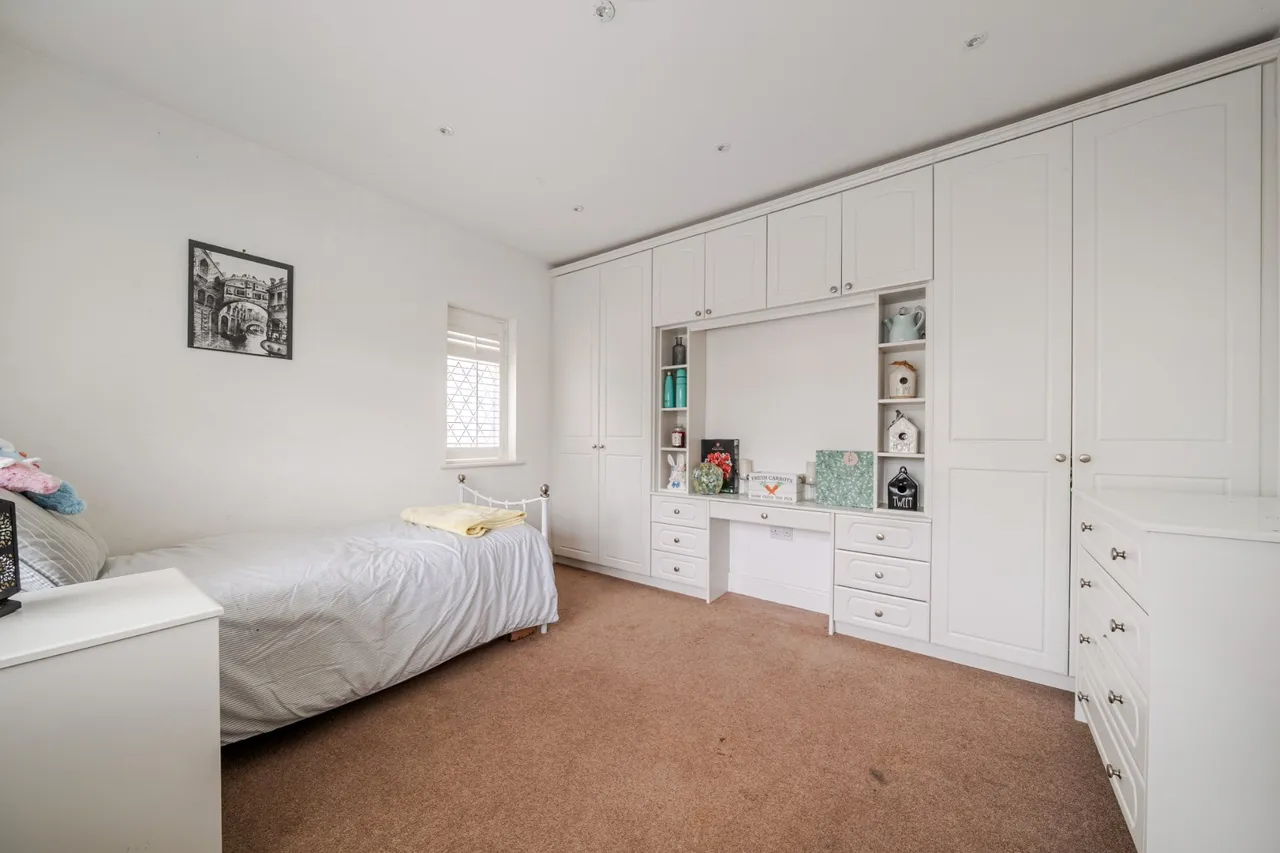 New Inn Lane, Guildford, GU4, photo 11