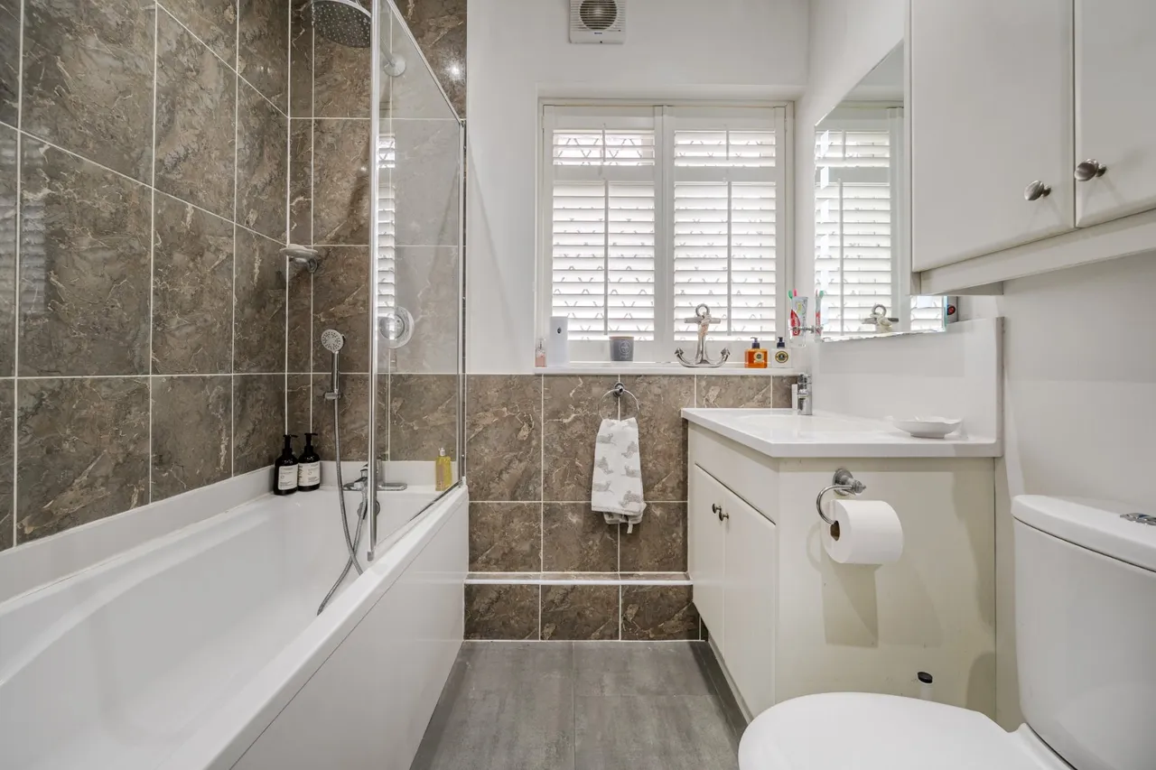 New Inn Lane, Guildford, GU4, photo 9