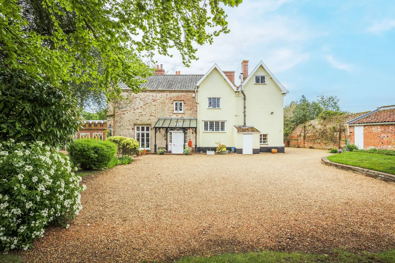 An Elegant and Richly Historic Home i, photo 24