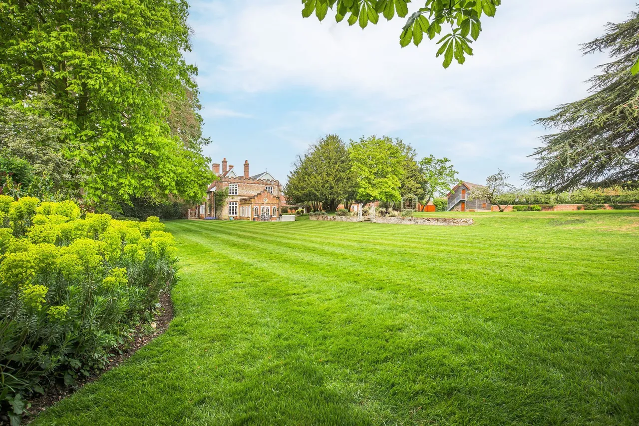An Elegant and Richly Historic Home i, photo 18