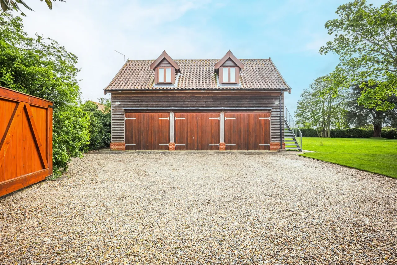 An Elegant and Richly Historic Home i, photo 19