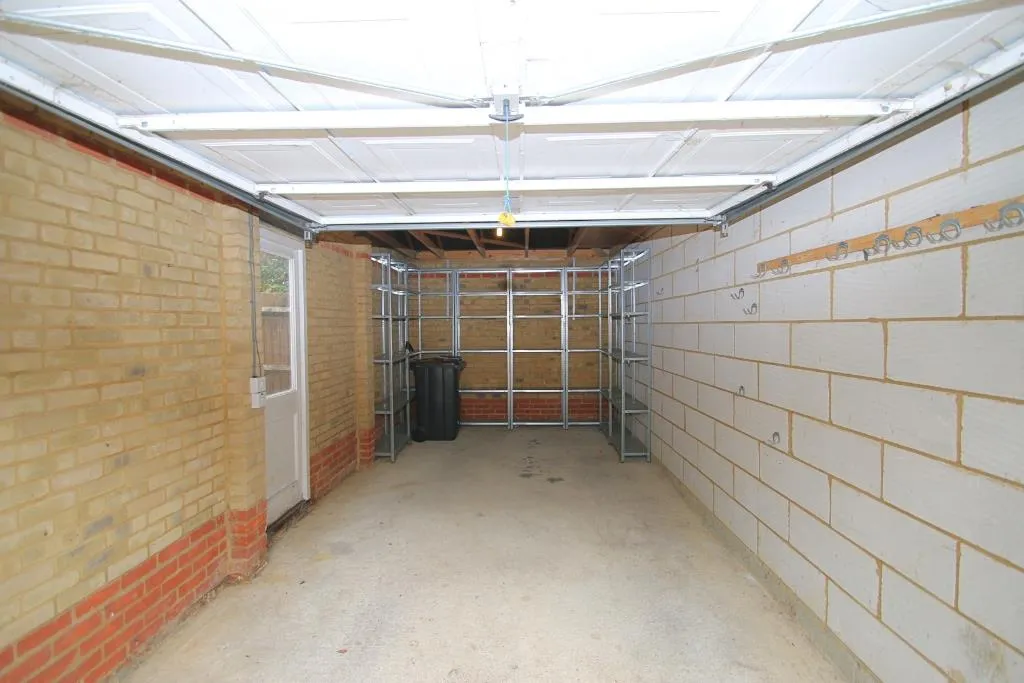 Florence Way, Knaphill, GU21, photo 2