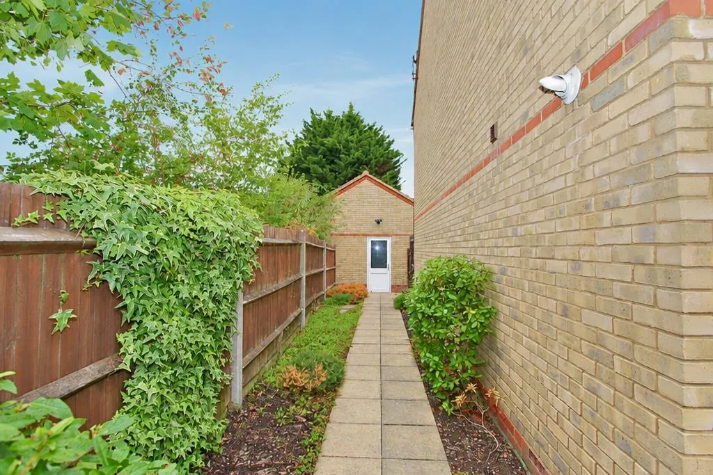 Florence Way, Knaphill, GU21, photo 11