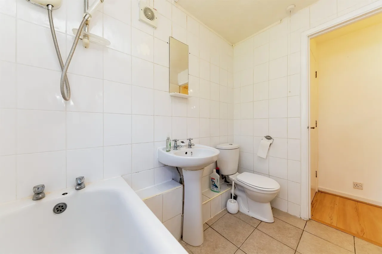 Tudor Close, Hatfield, AL10, photo 13