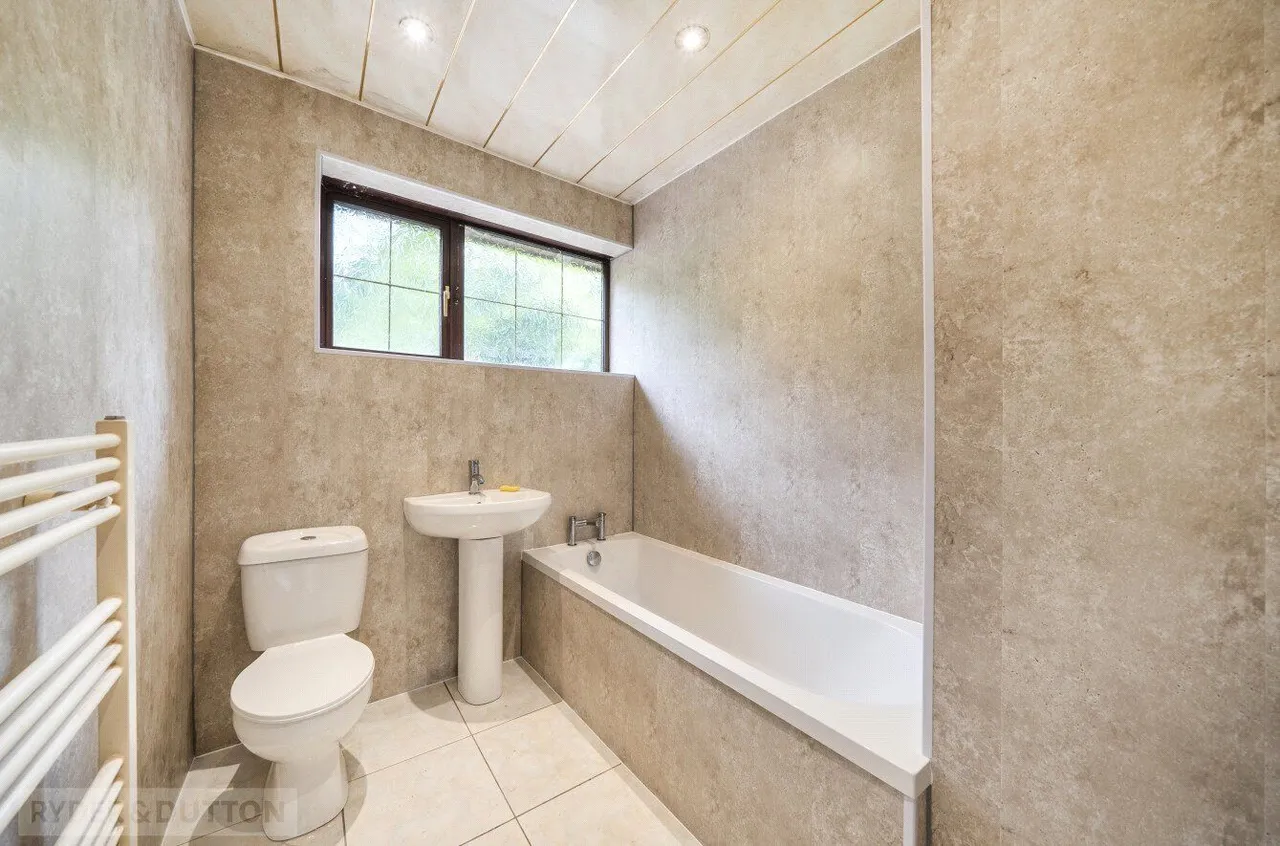 Thorncliffe Avenue, Royton, OL2, photo 18