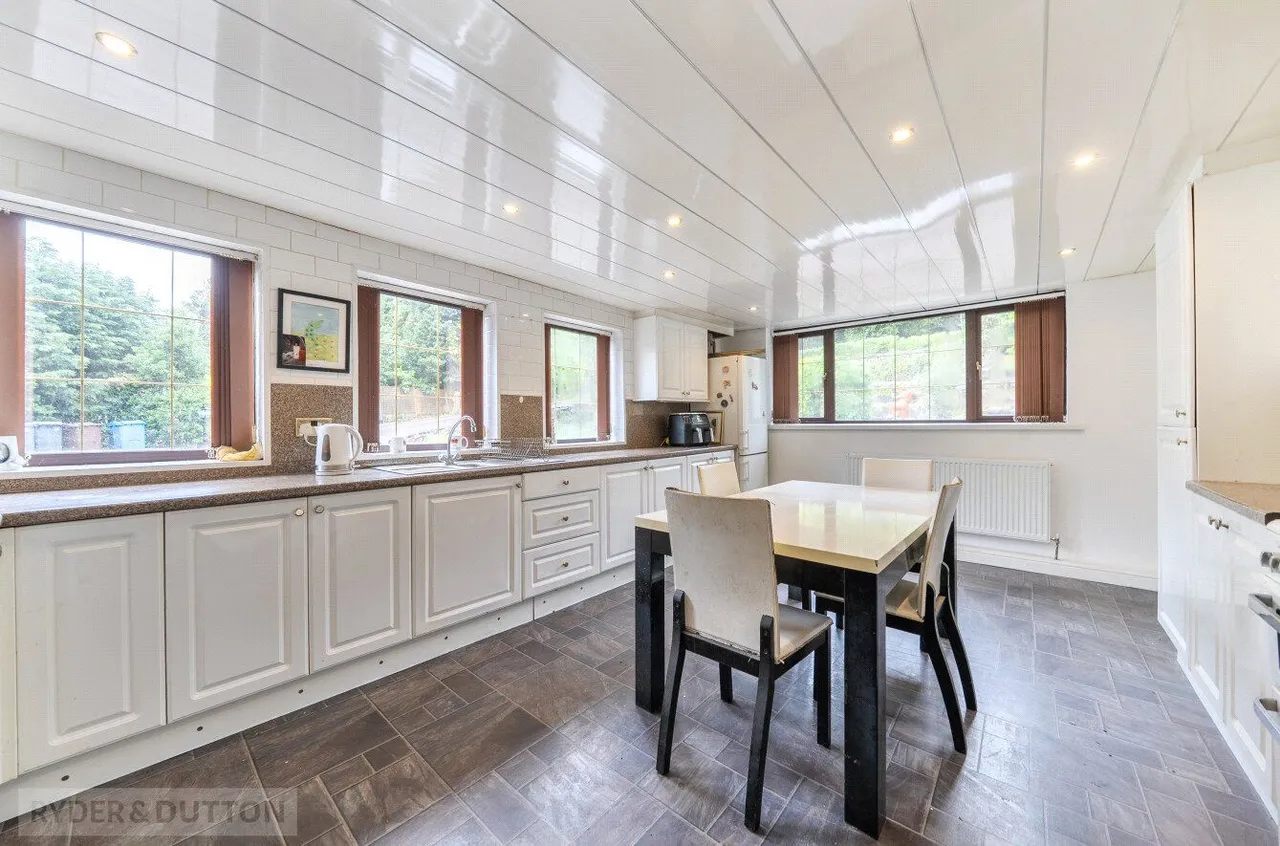 Thorncliffe Avenue, Royton, OL2, photo 9