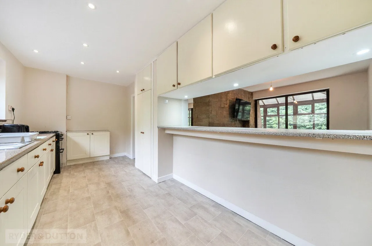 Thorncliffe Avenue, Royton, OL2, photo 11