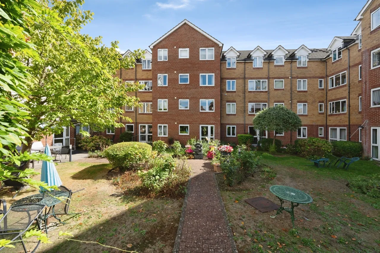 1 bed flat for sale, Lower High Street, Watford, WD17