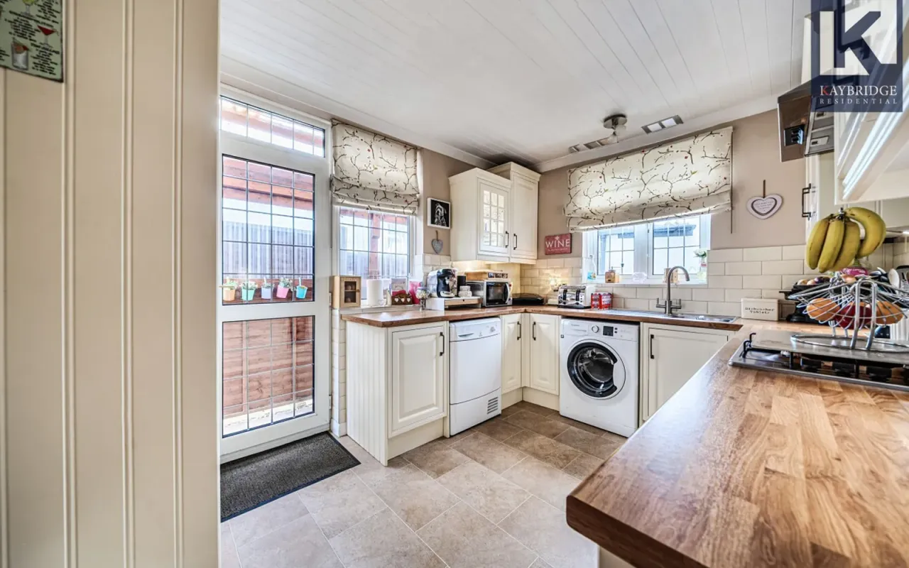 Tealing Drive, Epsom, KT19, photo 9