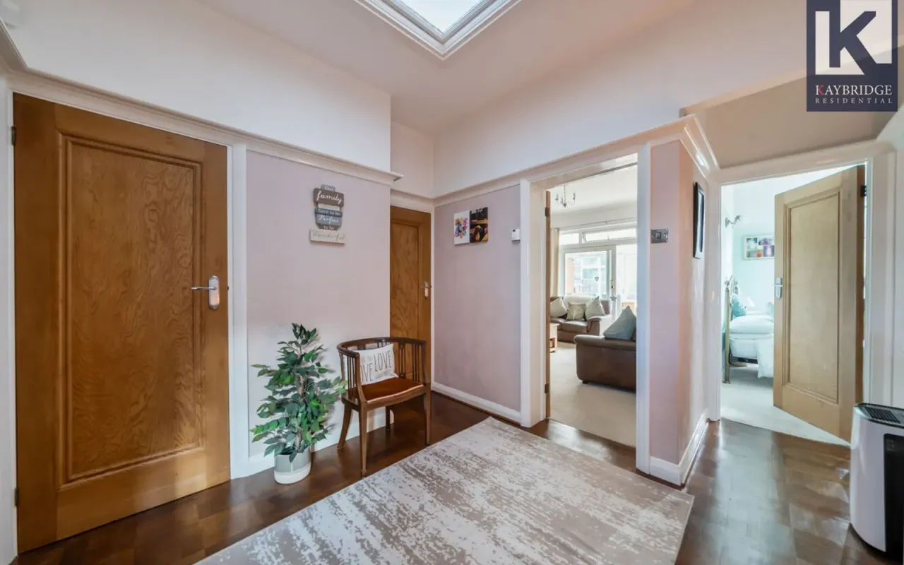 Tealing Drive, Epsom, KT19, photo 5
