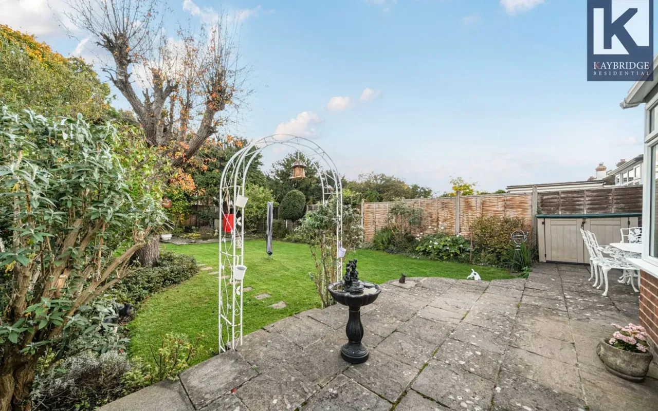Tealing Drive, Epsom, KT19, photo 17