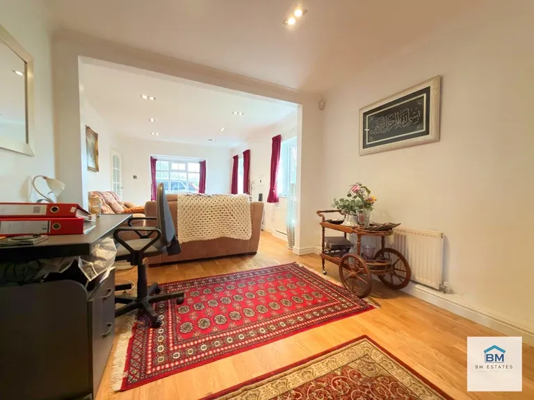 Burnet Close, Hamilton, LE5 1TQ, photo 3