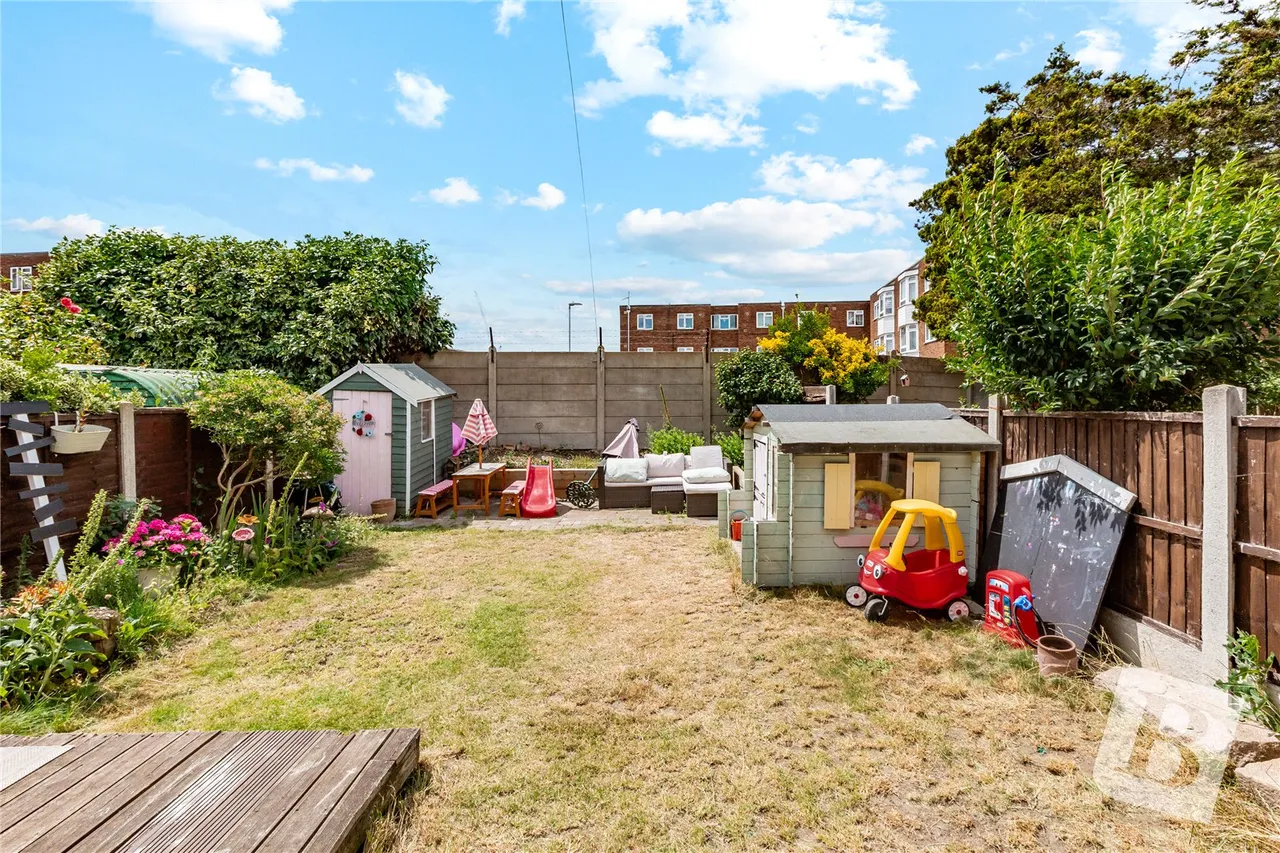 Kitchener Road, Dagenham, RM10, photo 4