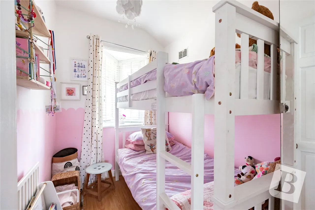 Kitchener Road, Dagenham, RM10, photo 9