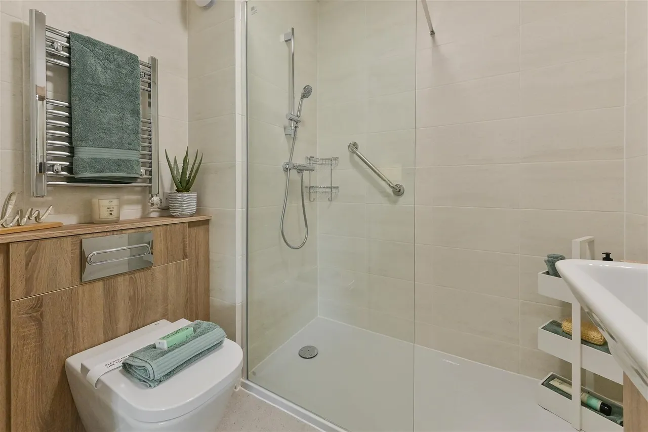 Commercial Road, Paddock Wood, TN12, photo 7