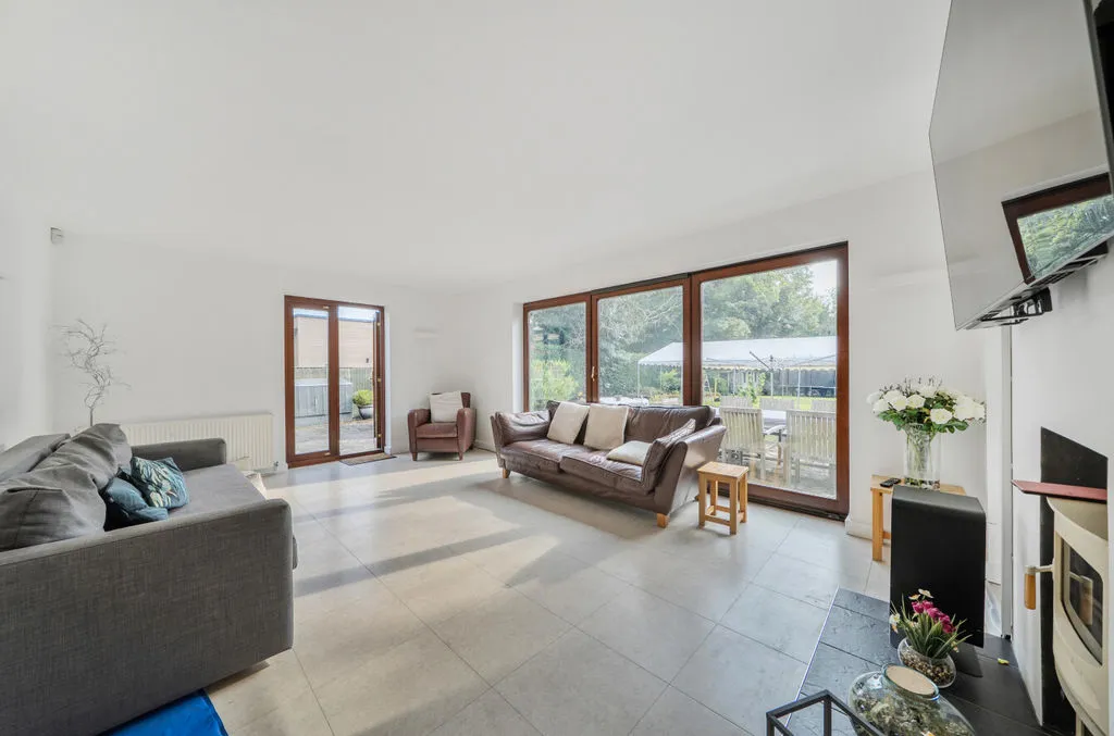Fairoak Close, Kenley CR8 5LJ, photo 2
