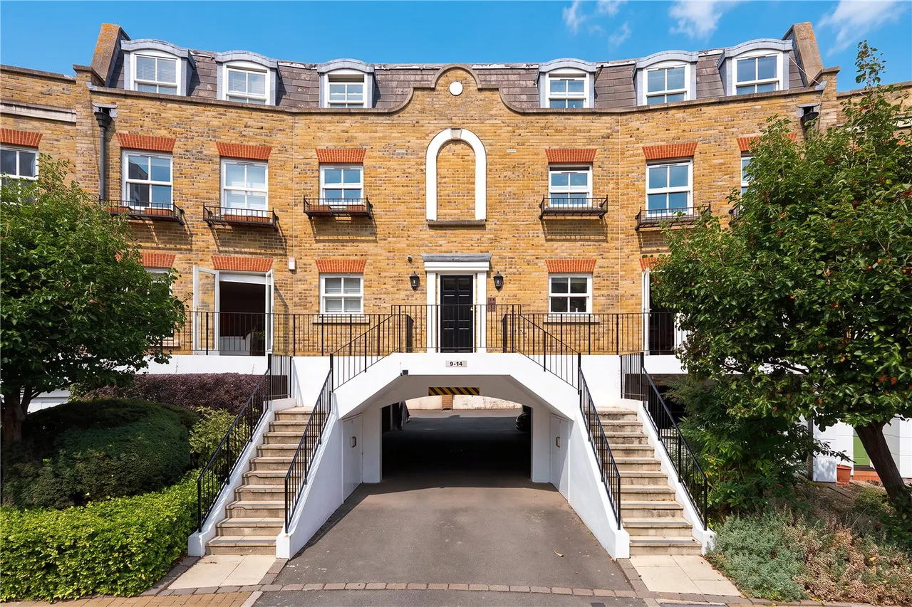 2 bed flat for sale, Byron Mews, Hampstead, NW3