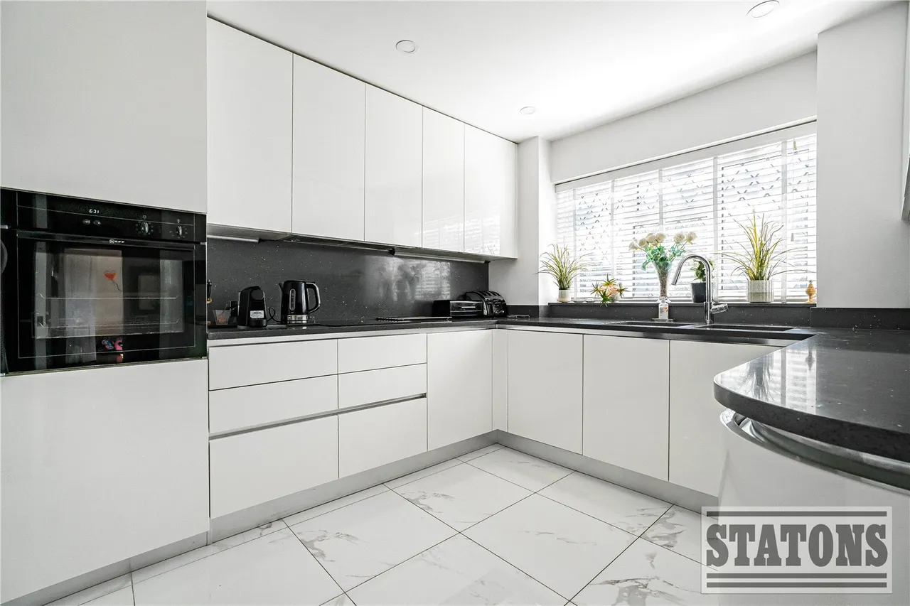 Park Road, New Barnet, EN4 9QR, photo 9