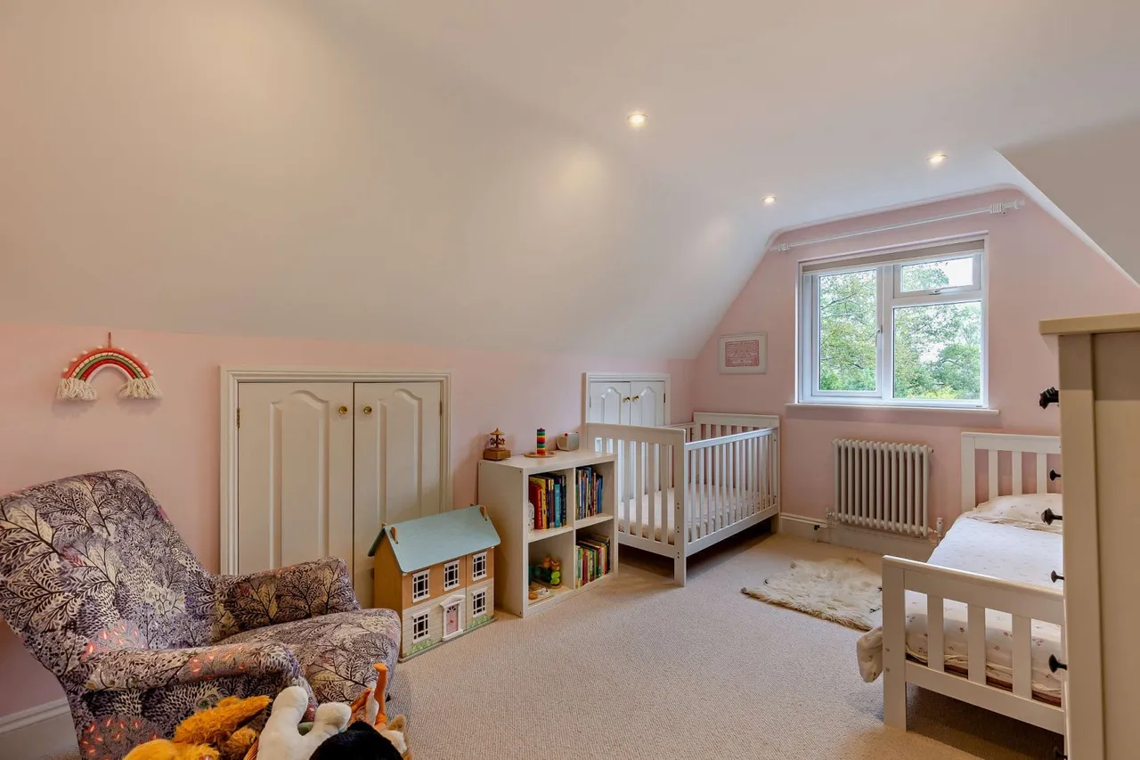 Shortheath Crest, Farnham, GU9, photo 8