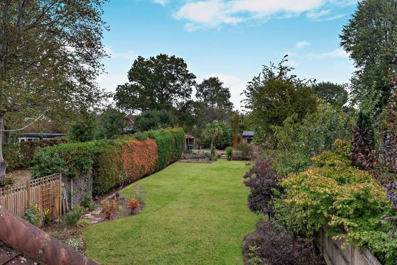 Shortheath Crest, Farnham, GU9, photo 3