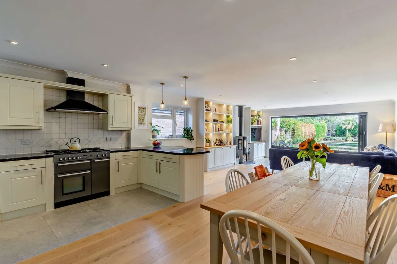 Shortheath Crest, Farnham, GU9, photo 4