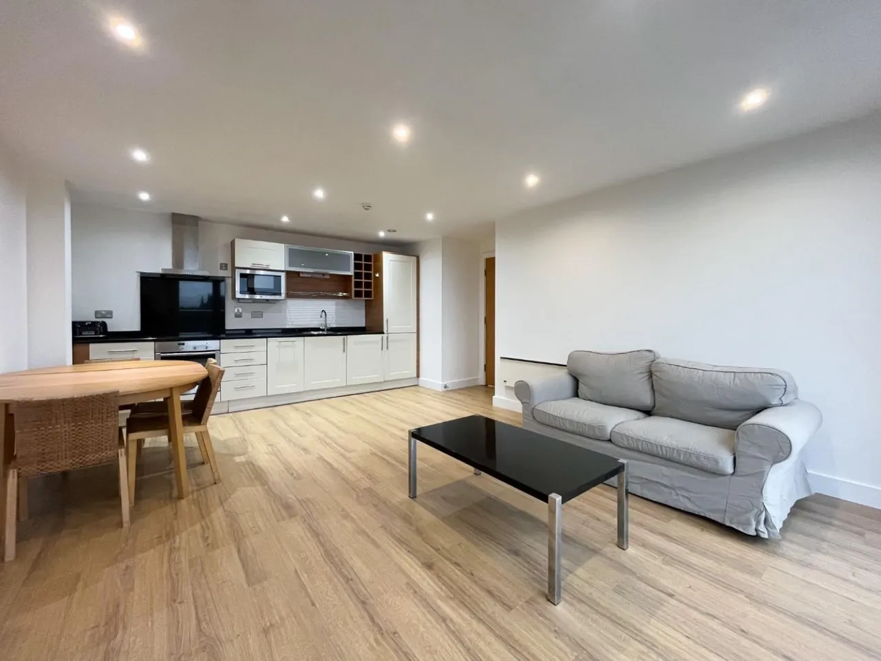 2 bed flat to rent, The Boulevard, Leeds, LS10