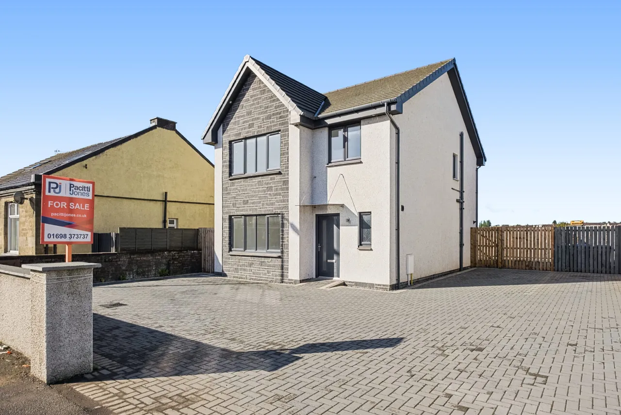 4 bed house for sale, Benhar Road, Shotts, ML7