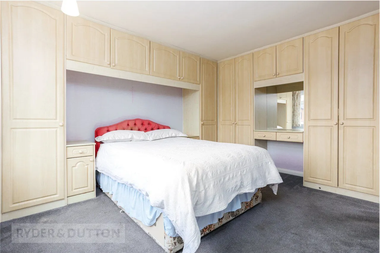 Oakwood, Firwood Park, OL9, photo 14