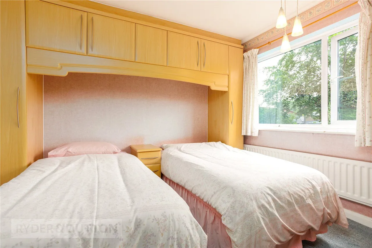 Oakwood, Firwood Park, OL9, photo 16