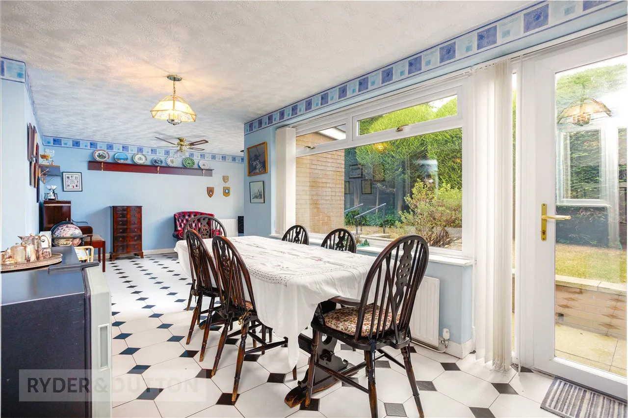 Oakwood, Firwood Park, OL9, photo 8