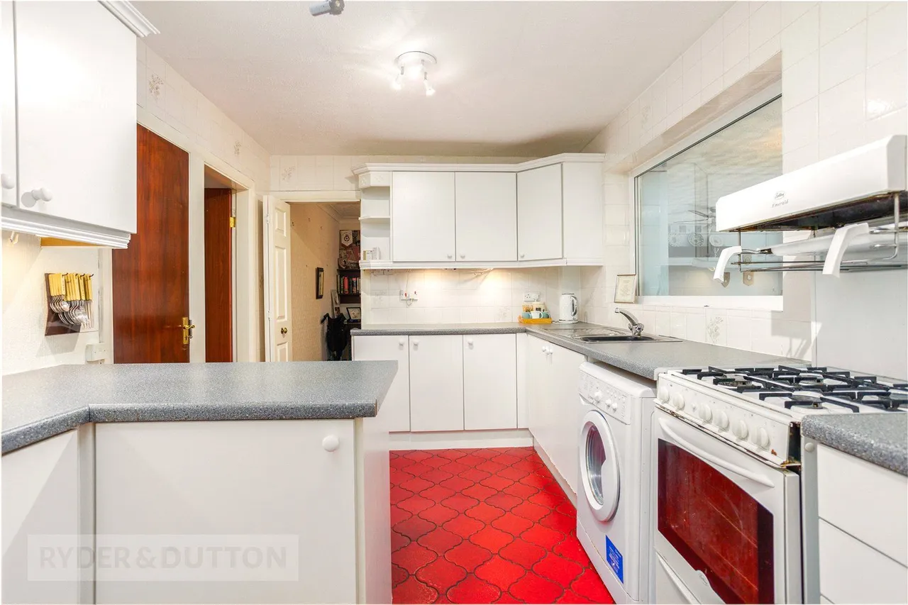 Oakwood, Firwood Park, OL9, photo 6