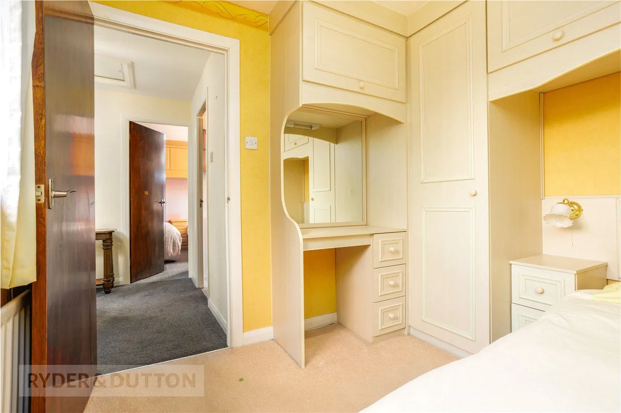 Oakwood, Firwood Park, OL9, photo 19