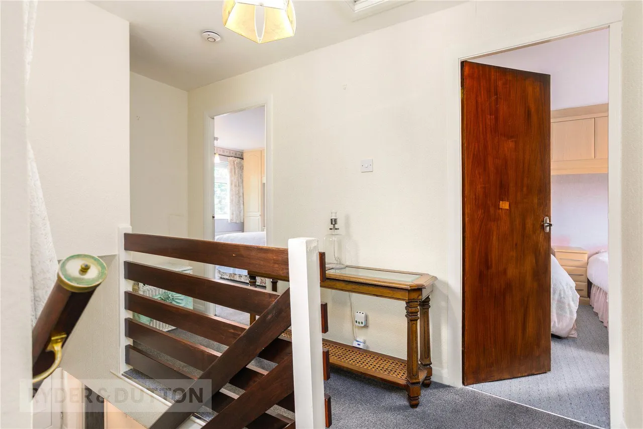 Oakwood, Firwood Park, OL9, photo 12