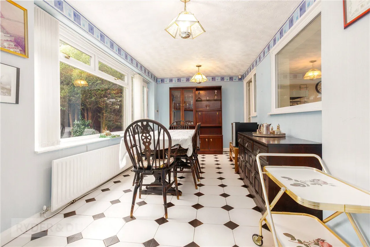 Oakwood, Firwood Park, OL9, photo 7