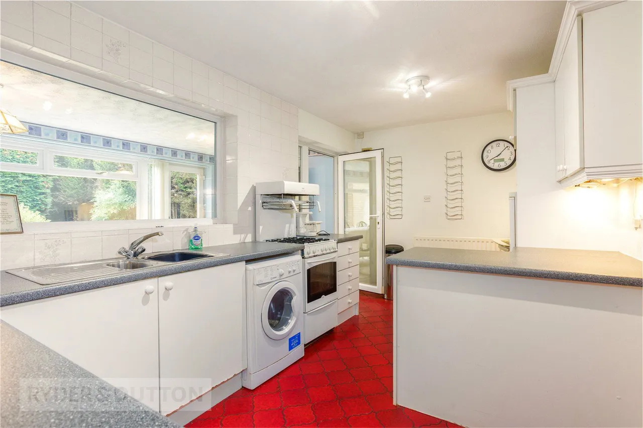 Oakwood, Firwood Park, OL9, photo 5