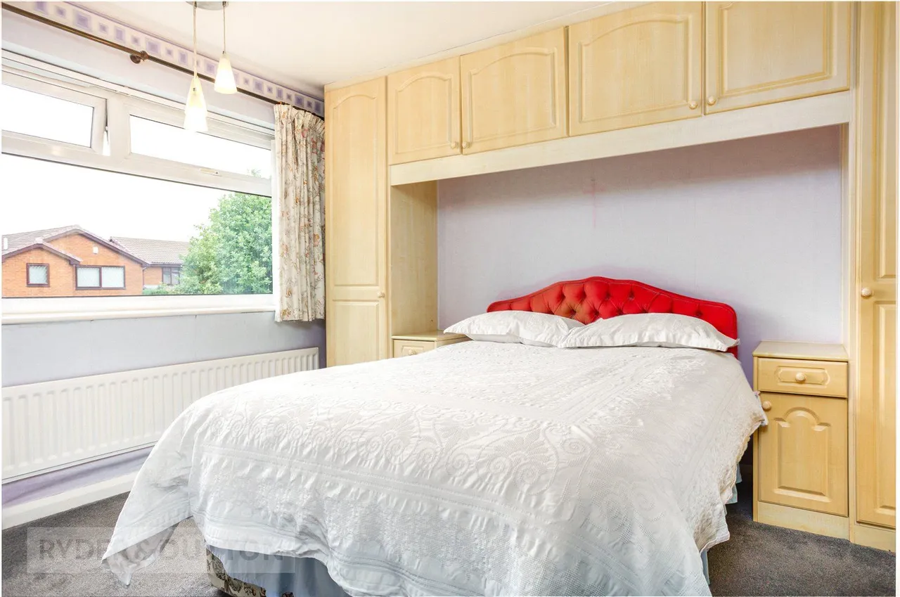 Oakwood, Firwood Park, OL9, photo 13