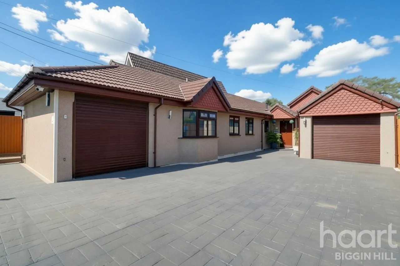 3 bed house for sale, St Winifreds Road, Biggin Hill, TN16