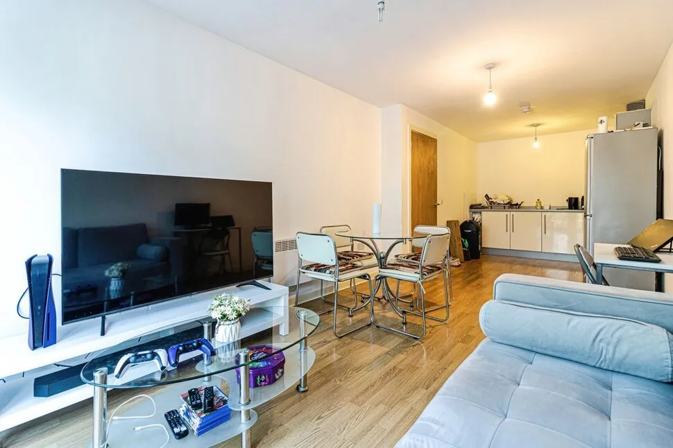 Pilgrims Way, Salford, M50, photo 2